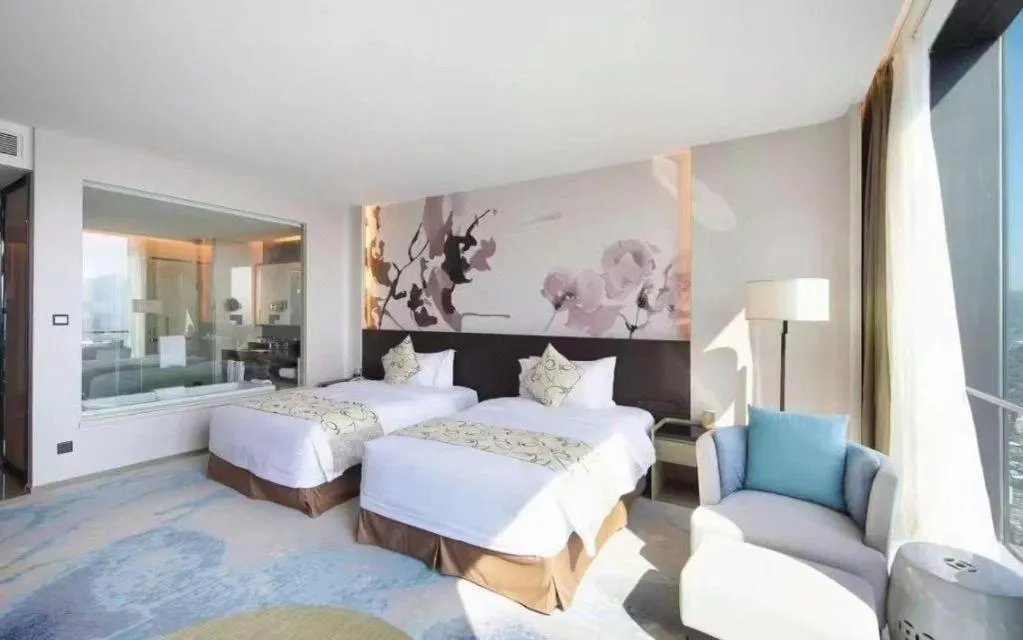 Bed in LONGYAN JINGHUA FLIPORT HOTEL