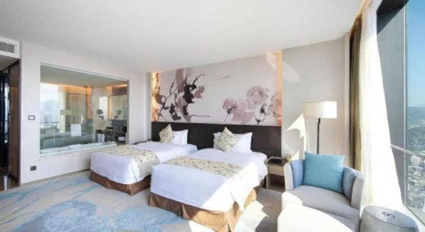 Bed in LONGYAN JINGHUA FLIPORT HOTEL