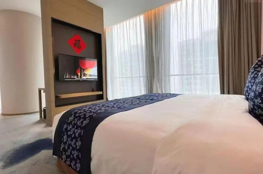 Bed in LONGYAN JINGHUA FLIPORT HOTEL