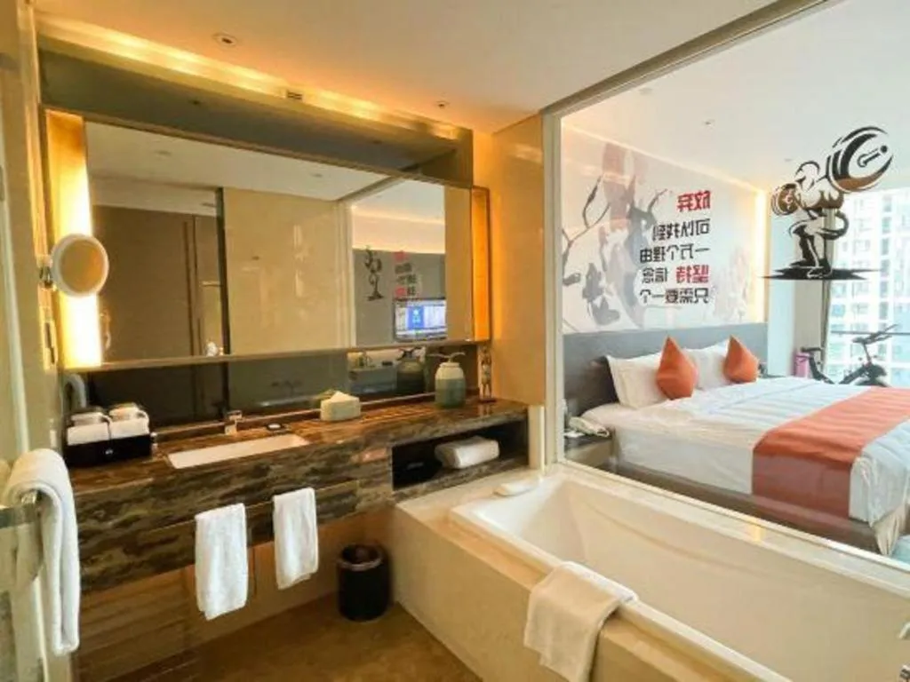 Bed in LONGYAN JINGHUA FLIPORT HOTEL