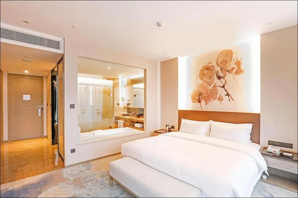 Bed in LONGYAN JINGHUA FLIPORT HOTEL