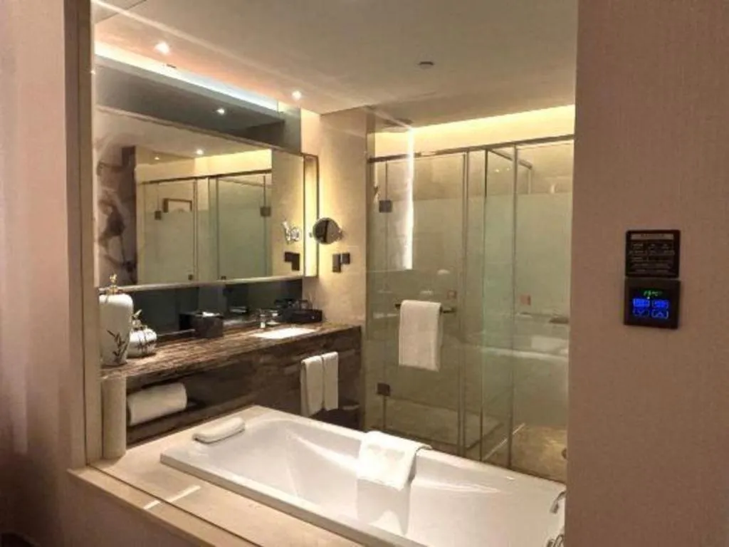 LONGYAN JINGHUA FLIPORT HOTEL