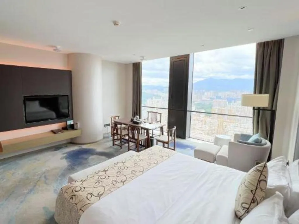 Bed in LONGYAN JINGHUA FLIPORT HOTEL