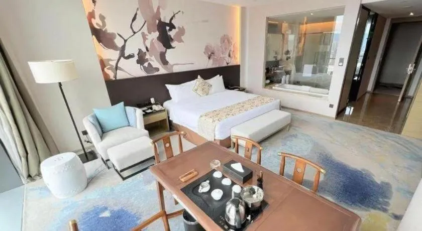 Bed in LONGYAN JINGHUA FLIPORT HOTEL