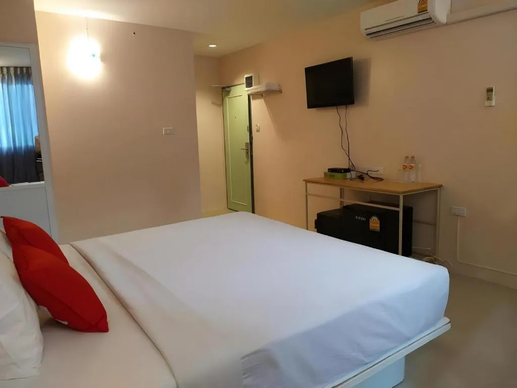 Bed in BIRD ROOM HOTEL - PRATUNAM