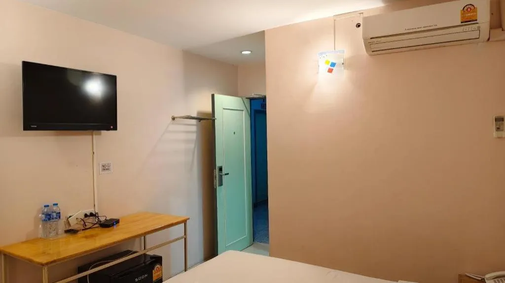 Bed in BIRD ROOM HOTEL - PRATUNAM