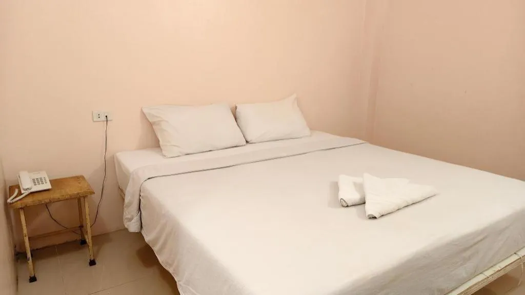 Bed in BIRD ROOM HOTEL - PRATUNAM