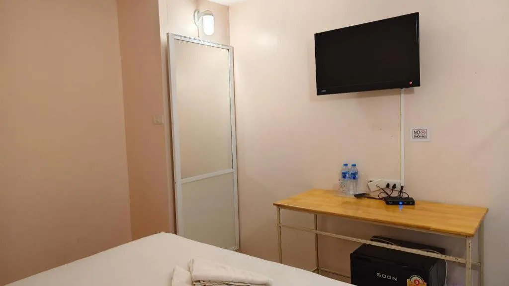 Bed in BIRD ROOM HOTEL - PRATUNAM