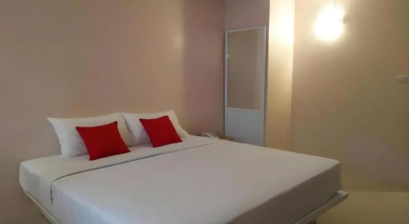 Bed in BIRD ROOM HOTEL - PRATUNAM