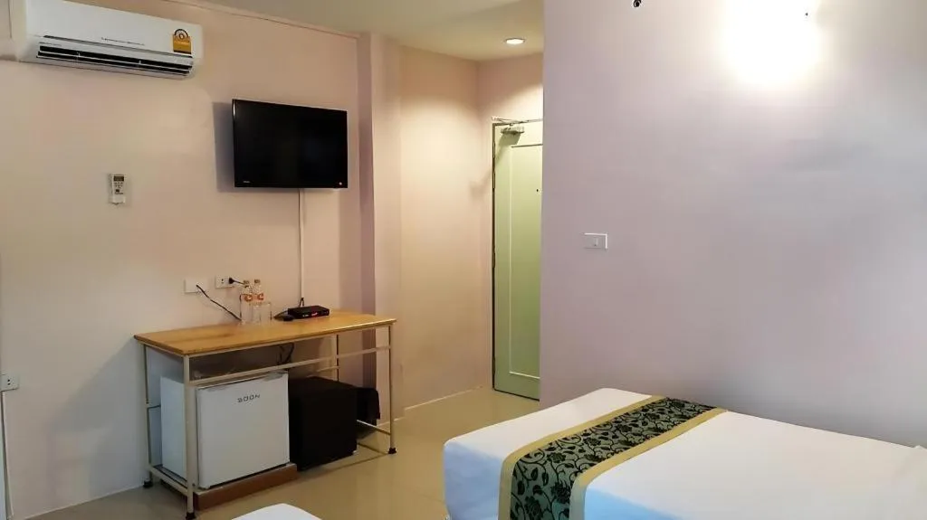 Bed in BIRD ROOM HOTEL - PRATUNAM