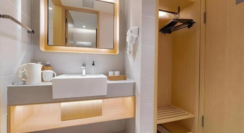 JI Hotel Beijing Nanluoguxiang Andingmen Metro Station