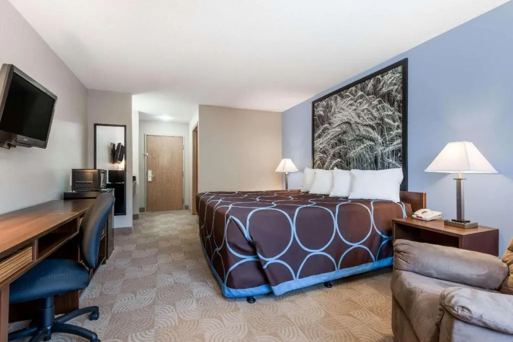 Bed in Super 8 By Wyndham Beloit