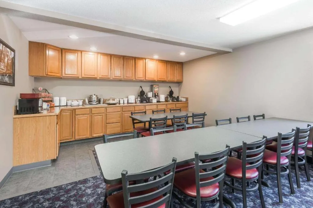 Super 8 By Wyndham Beloit