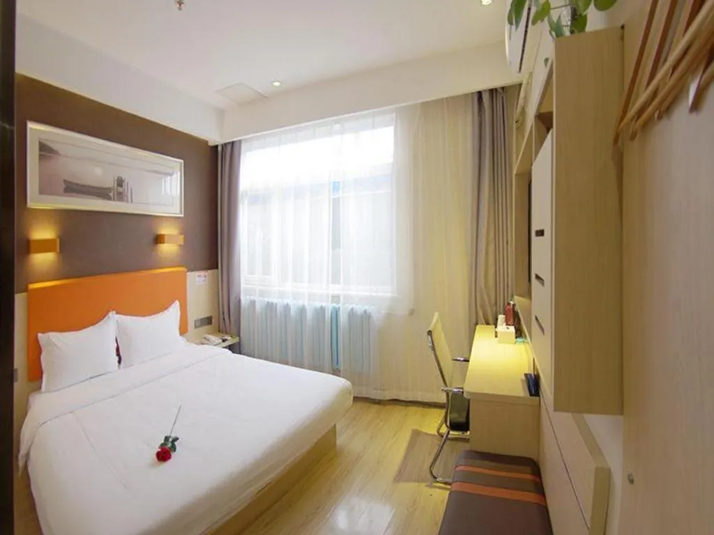 Bed in 7Days Premium Beijing Xidan Lingjing Hutong Metro Station Branch