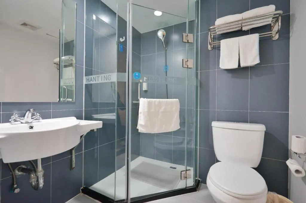 Hanting Hotel Harbin Railway Station Square