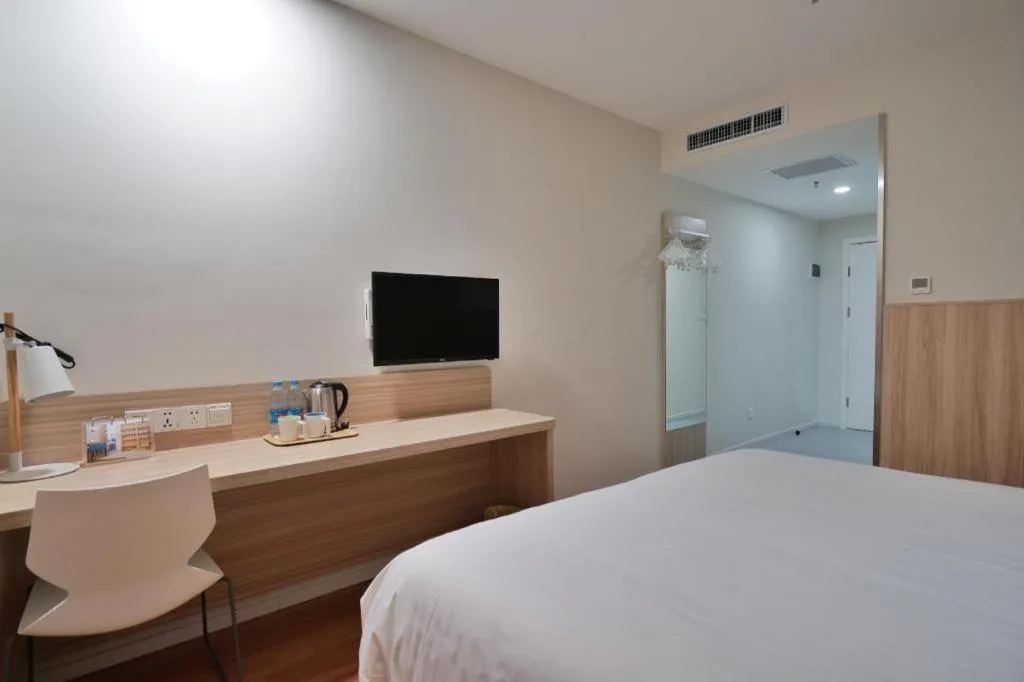 Hanting Hotel Harbin Railway Station Square