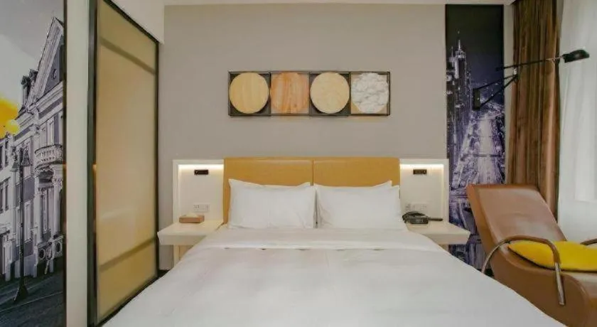Bed in Ibis Styles Chengdu Chunxi Taikoo Li Hotel
