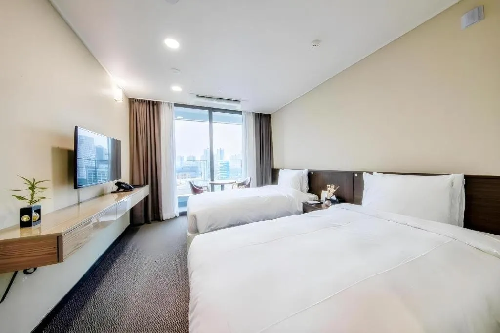 Bed in Riviera Incheon Airport Hotel