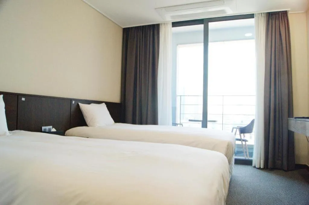 Bed in Riviera Incheon Airport Hotel