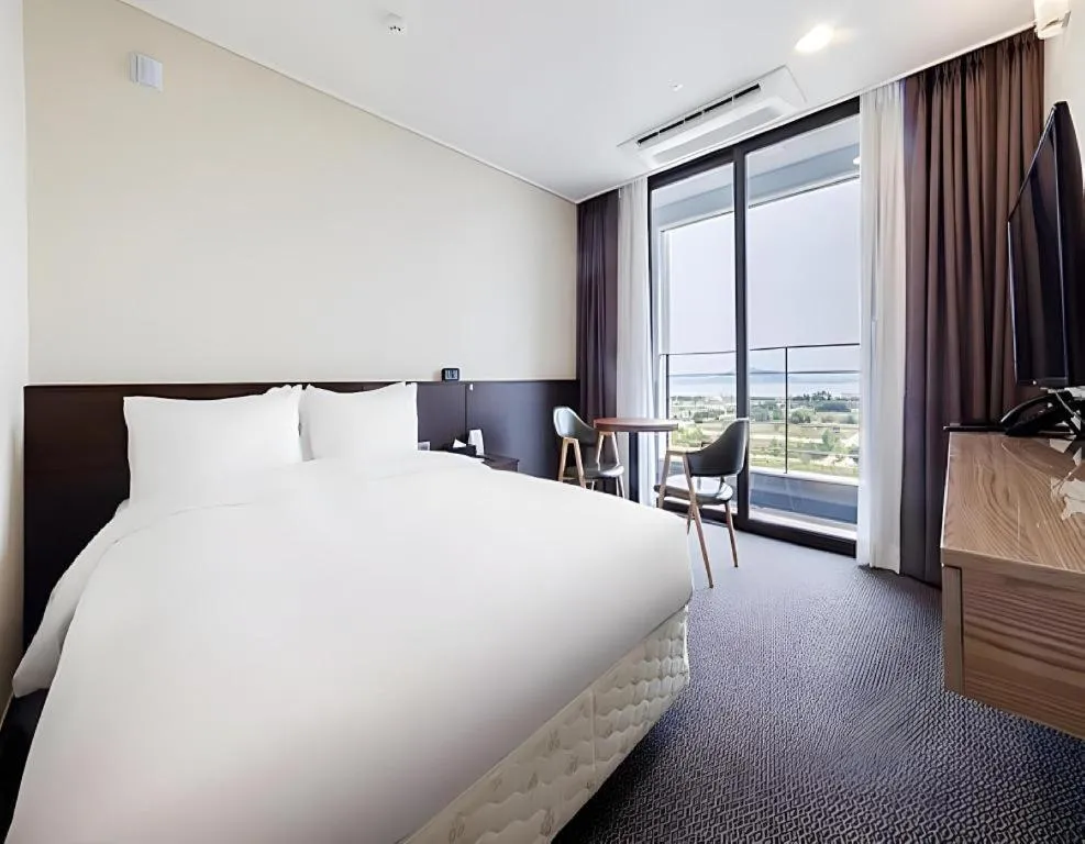 Bed in Riviera Incheon Airport Hotel