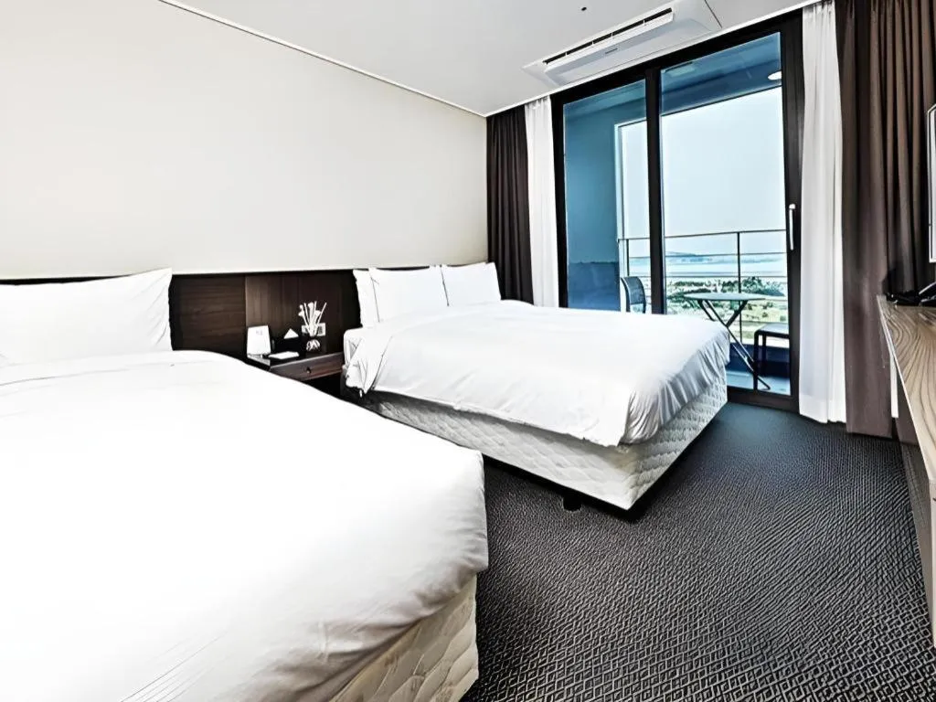 Bed in Riviera Incheon Airport Hotel