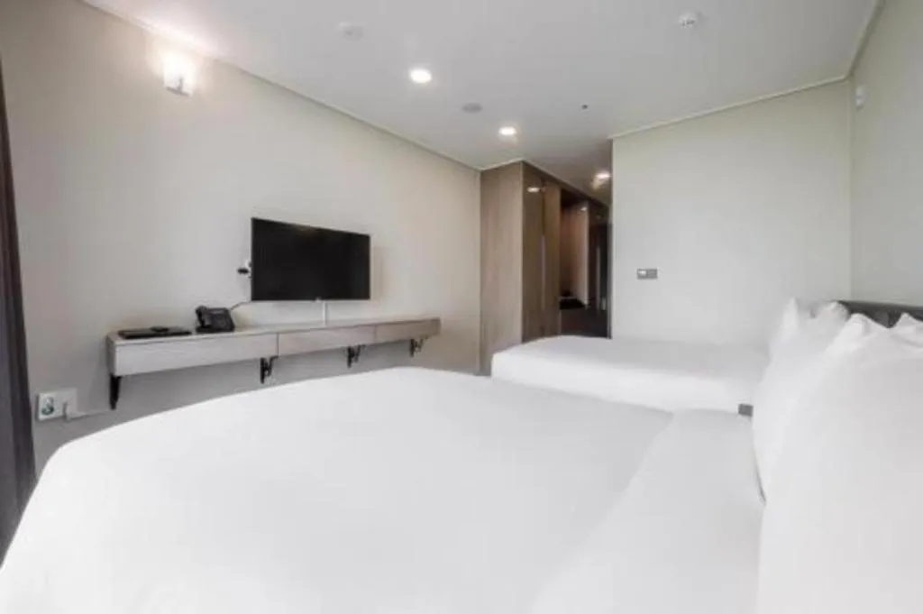 Bed in Riviera Incheon Airport Hotel