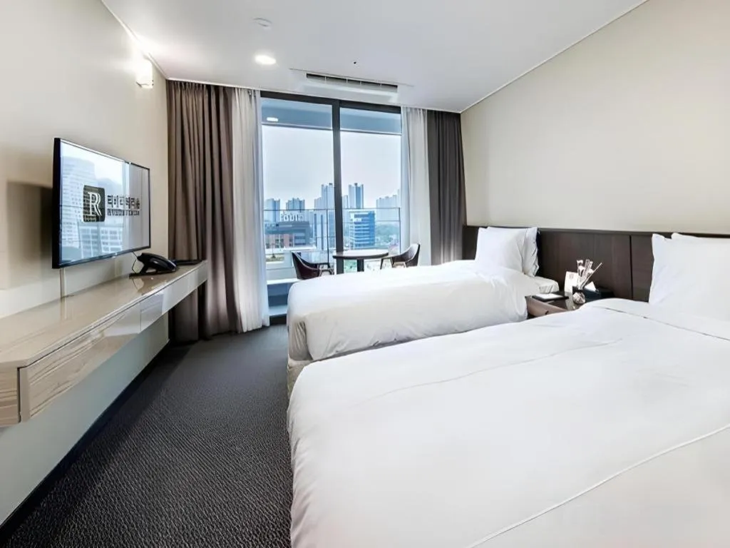 Bed in Riviera Incheon Airport Hotel