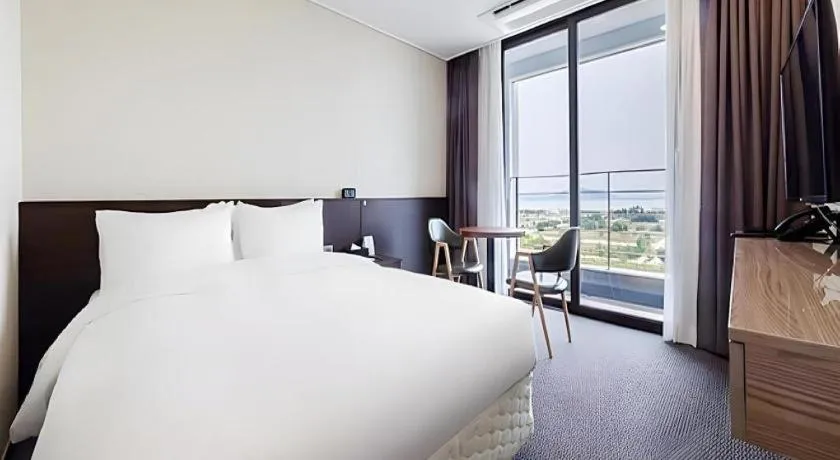 Bed in Riviera Incheon Airport Hotel
