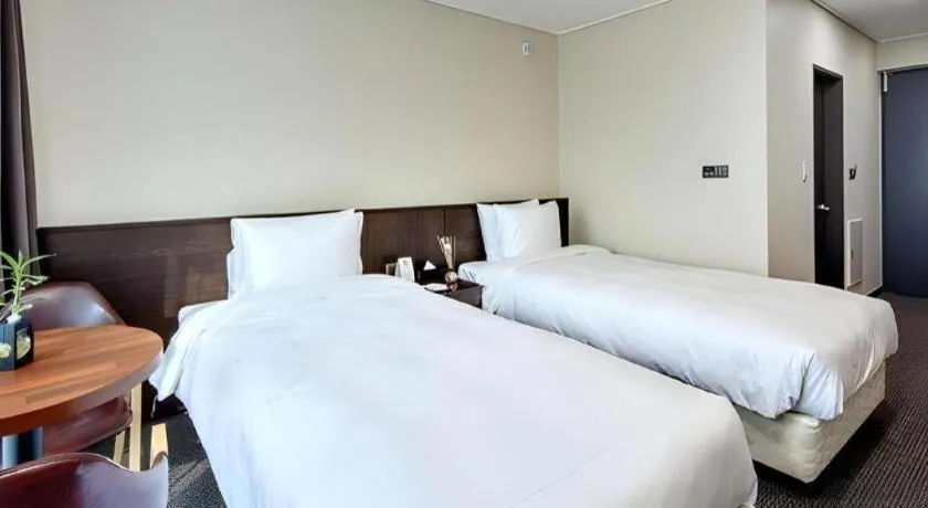 Bed in Riviera Incheon Airport Hotel