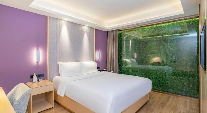 Bed in Lavande Hotel Bejing West Station South Square Lize Commercial Zone