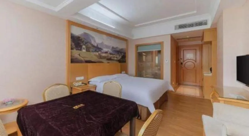 Bed in Vienna Hotel Guangdong Qingyuan Wanda Plaza Xincheng Beijiang