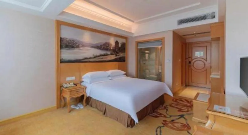Bed in Vienna Hotel Guangdong Qingyuan Wanda Plaza Xincheng Beijiang