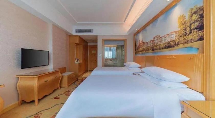 Bed in Vienna Hotel Guangdong Qingyuan Wanda Plaza Xincheng Beijiang