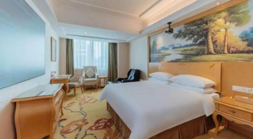 Bed in Vienna Hotel Guangdong Qingyuan Wanda Plaza Xincheng Beijiang