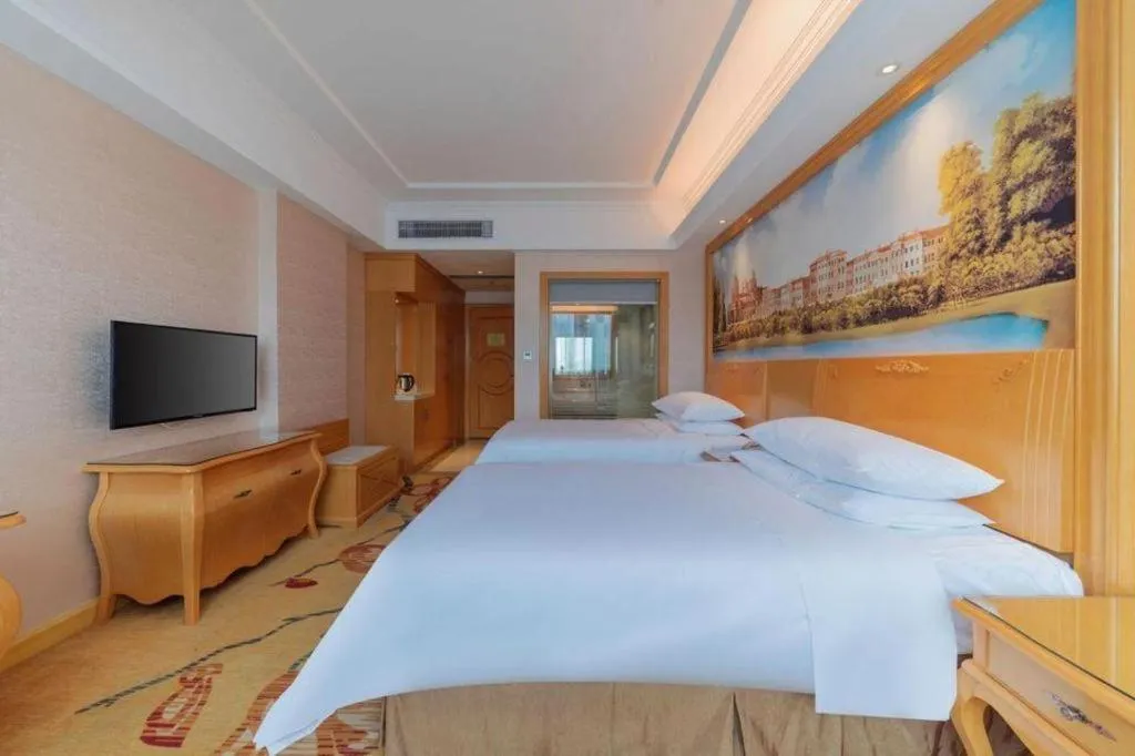 Bed in Vienna Hotel Guangdong Qingyuan Wanda Plaza Xincheng Beijiang
