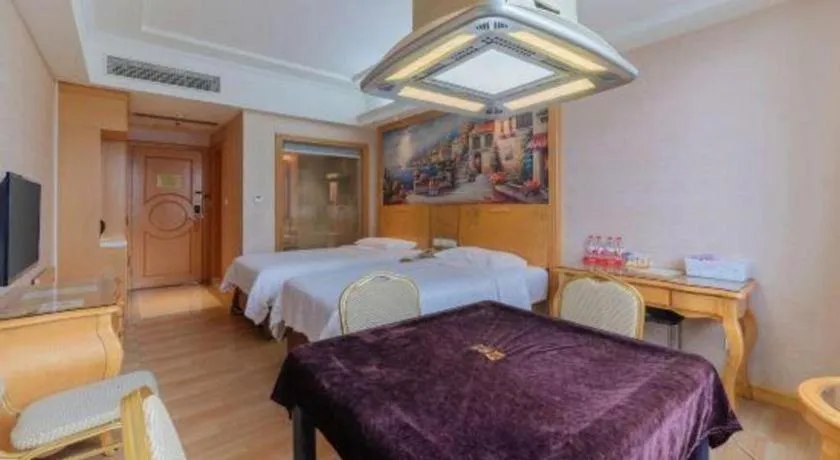 Bed in Vienna Hotel Guangdong Qingyuan Wanda Plaza Xincheng Beijiang