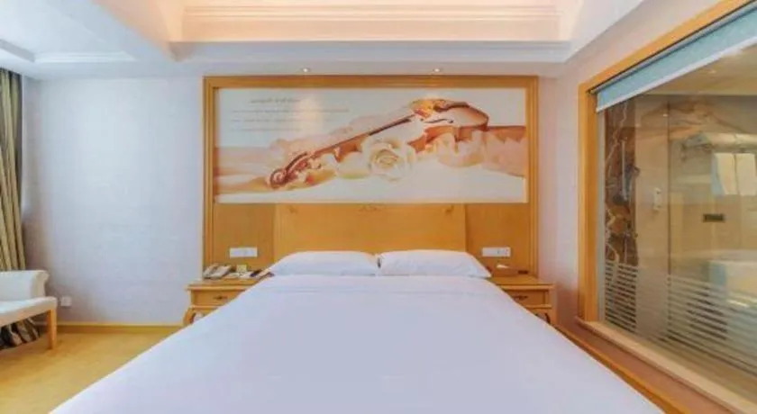 Bed in Vienna Hotel Guangdong Qingyuan Wanda Plaza Xincheng Beijiang