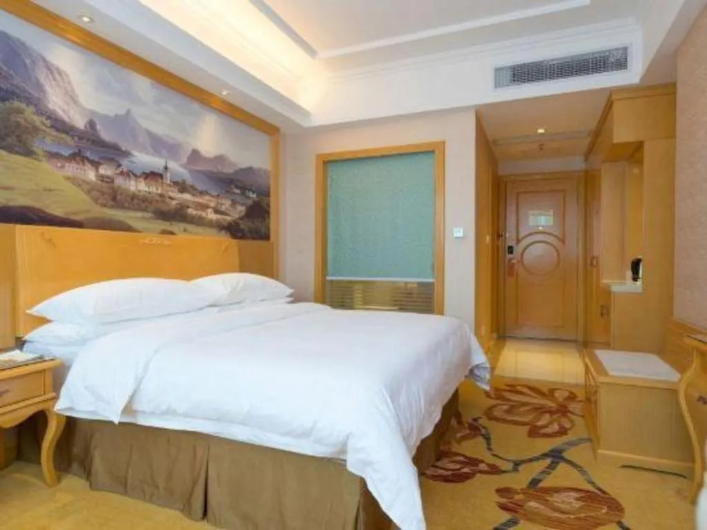 Bed in Vienna Hotel Guangdong Qingyuan Wanda Plaza Xincheng Beijiang