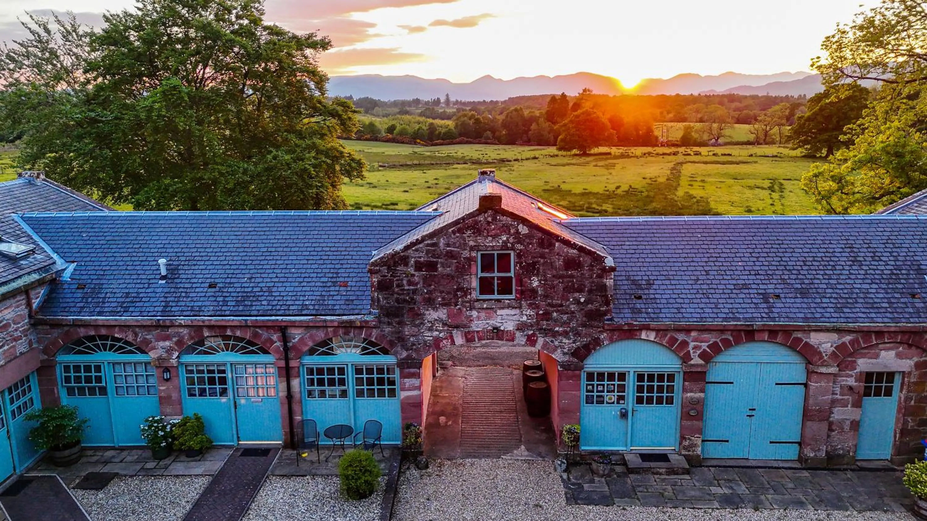 Mountain view in Loch Lomond Finnich Cottages