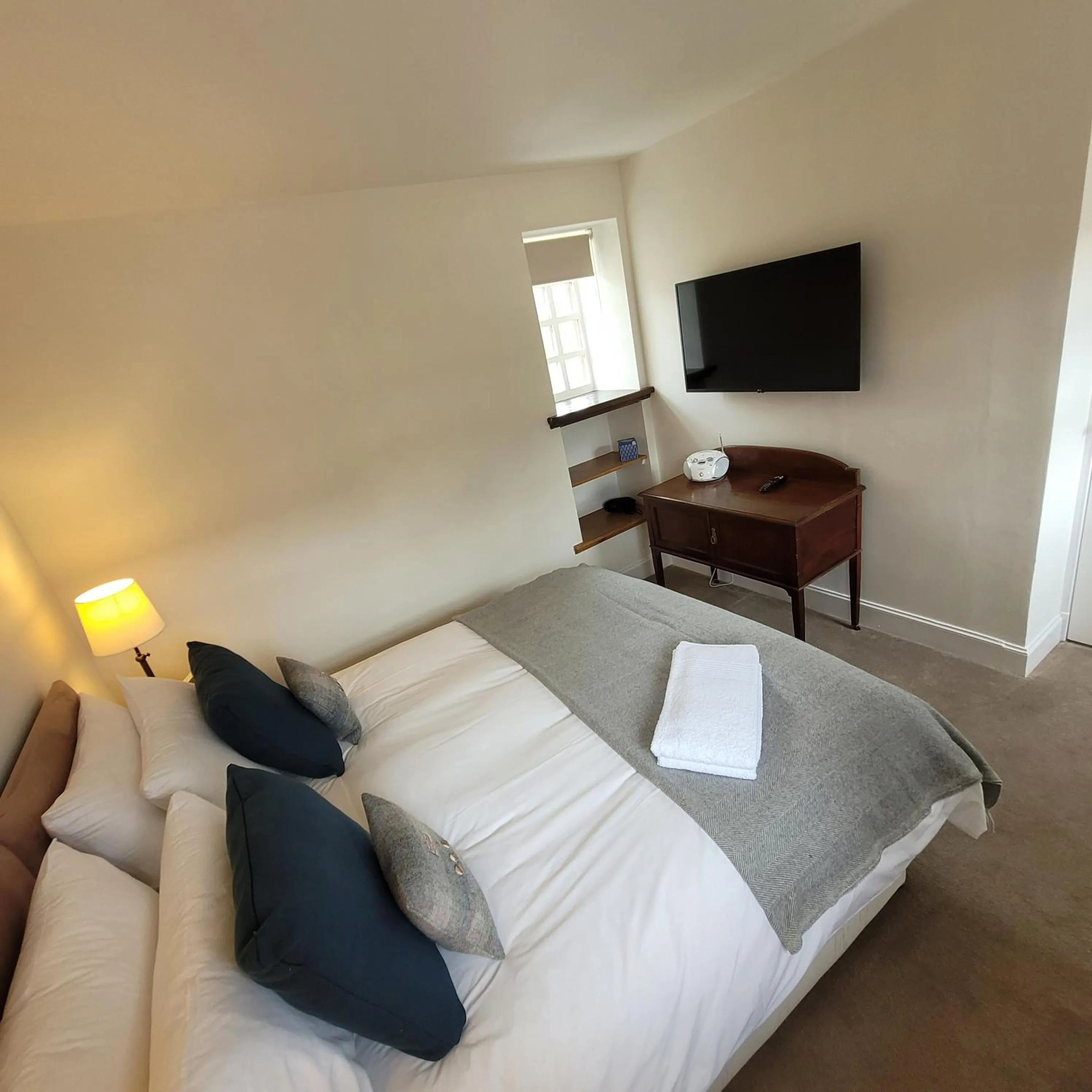 Bed in Loch Lomond Finnich Cottages