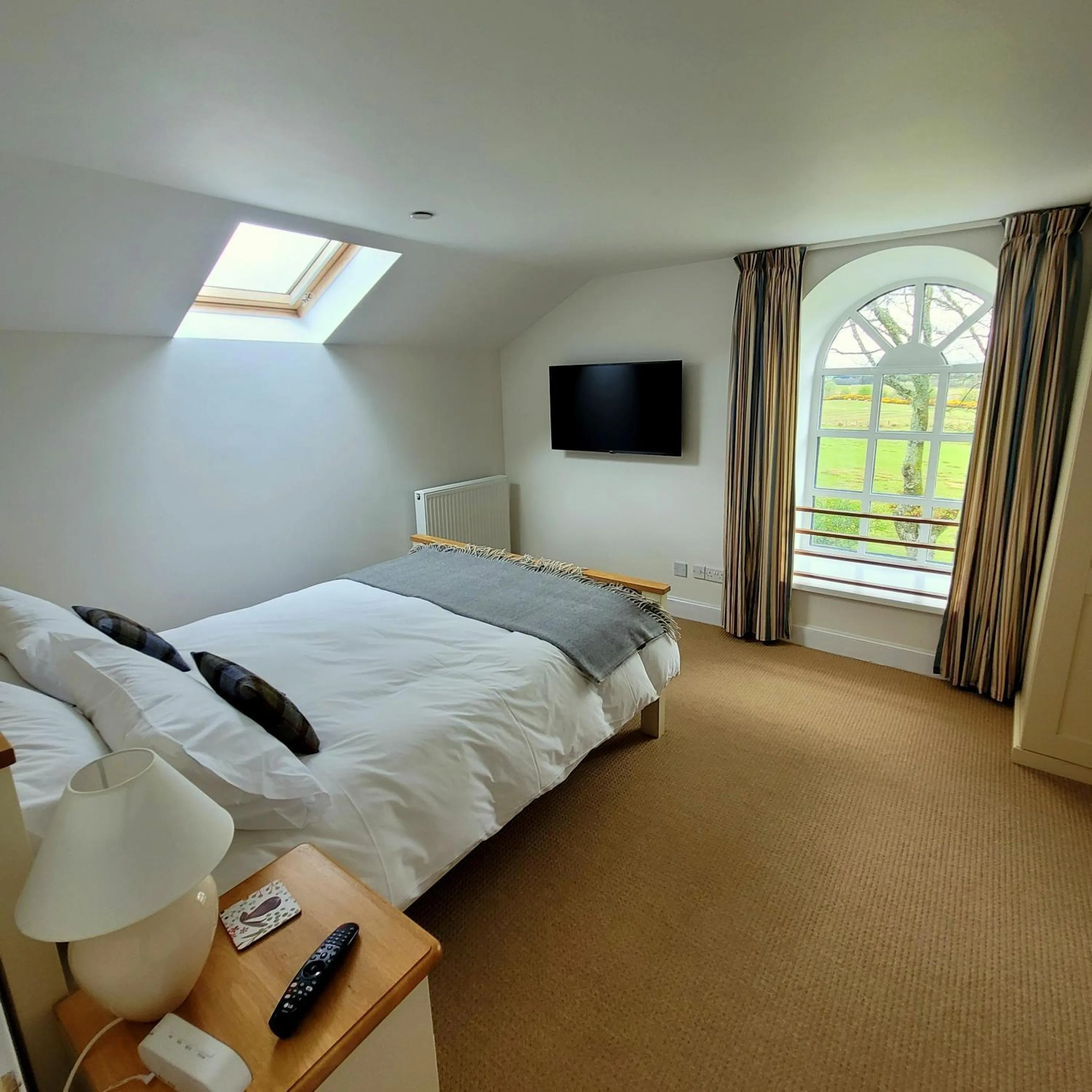 Bed in Loch Lomond Finnich Cottages