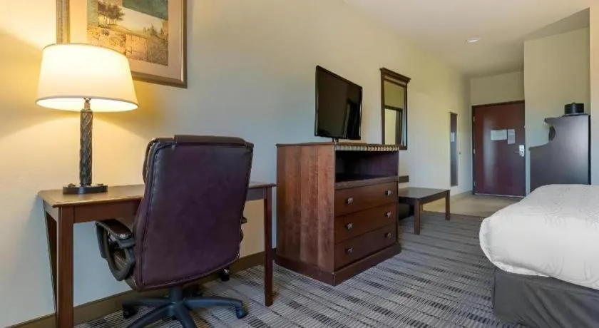 Bed in Best Western La Grange Inn & Suites