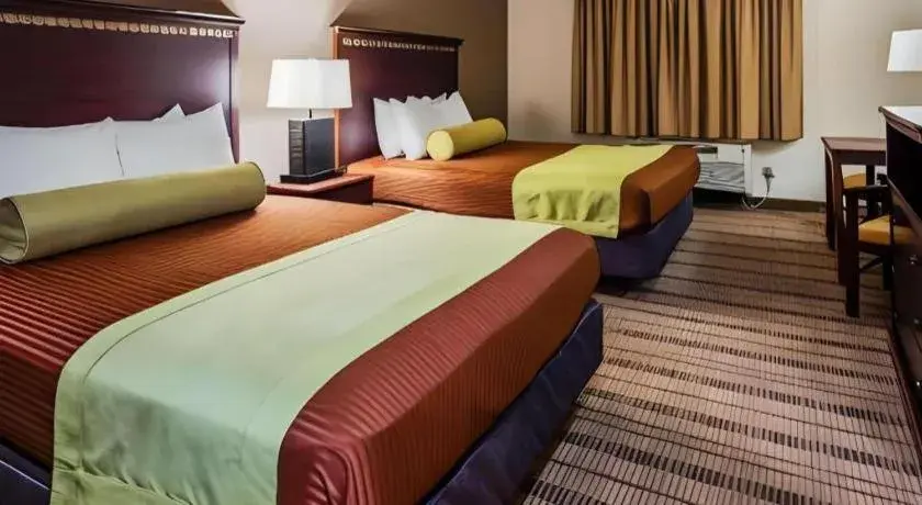 Bed in Best Western La Grange Inn & Suites Bed in Best Western La Grange Inn & Suites