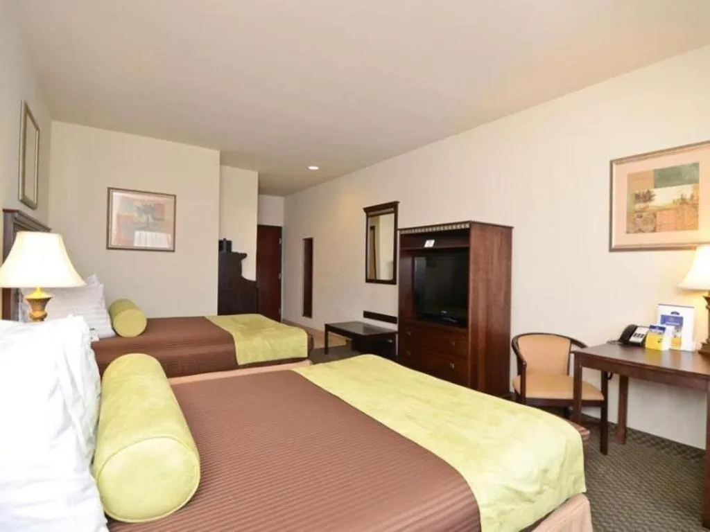 Bed in Best Western La Grange Inn & Suites