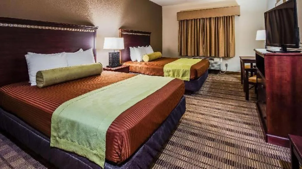 Bed in Best Western La Grange Inn & Suites