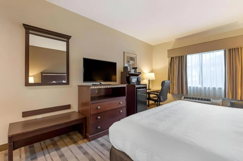 Bed in Best Western La Grange Inn & Suites