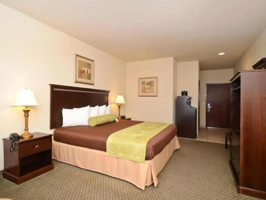 Bed in Best Western La Grange Inn & Suites