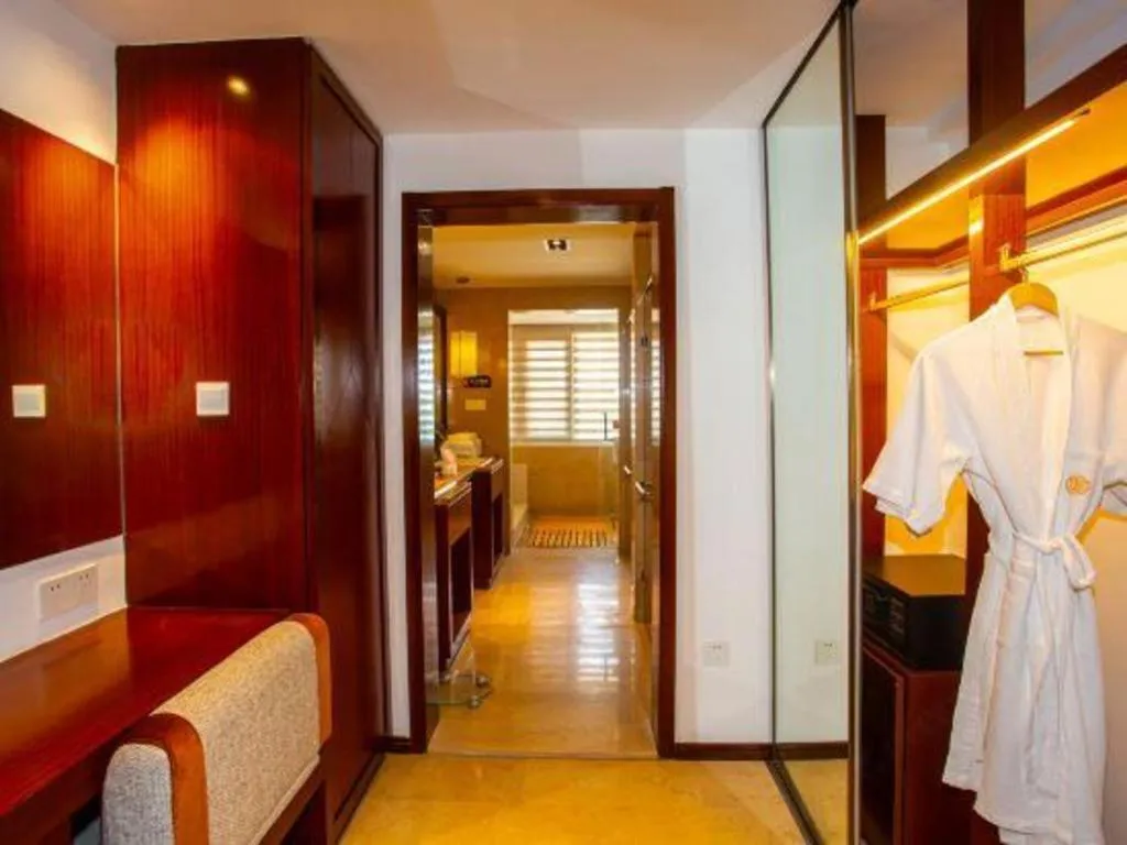 Ramada Encore by Wyndham Qionghai Downtown