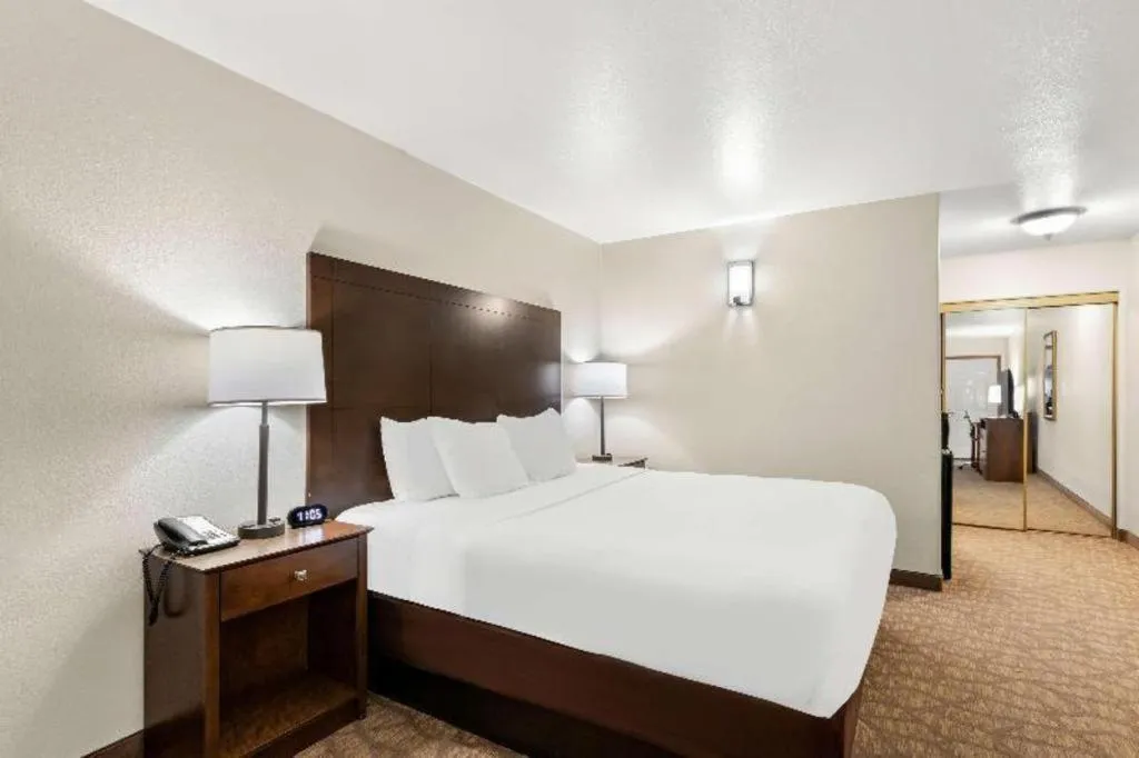 Bed in Best Western George West Executive Inn