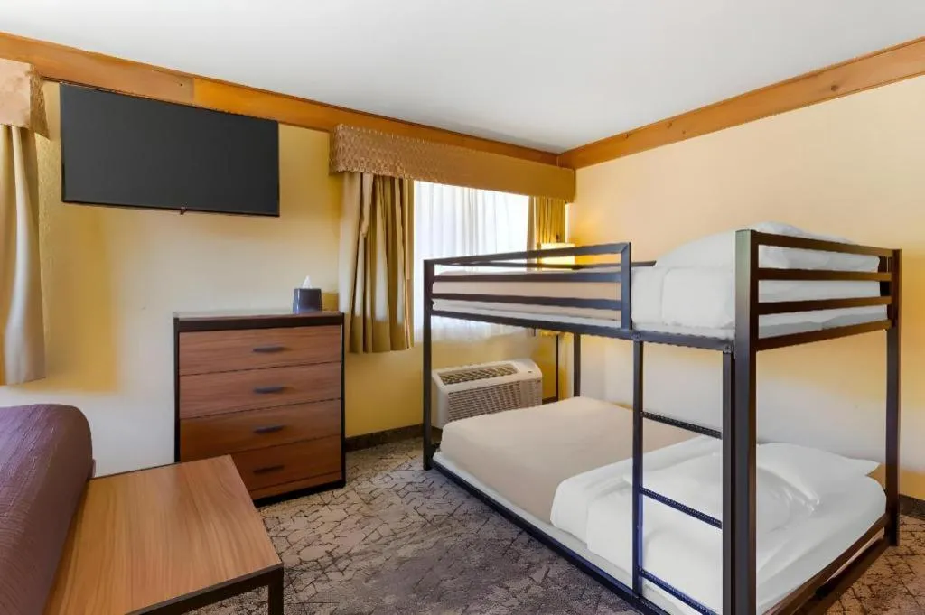 Bed in Best Western Rivers Edge